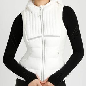 In Stores Now - NWOT Blanc Noir Feather Weight Vest in White, Size Small